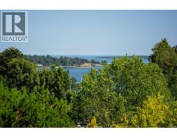 3656 Cadboro Bay Rd, Oak Bay, BC V8R5K8 Photo 35