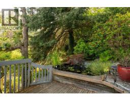 3656 Cadboro Bay Rd, Oak Bay, BC V8R5K8 Photo 42