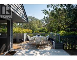 3656 Cadboro Bay Rd, Oak Bay, BC V8R5K8 Photo 44