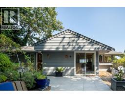 3656 Cadboro Bay Rd, Oak Bay, BC V8R5K8 Photo 47