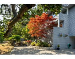 3656 Cadboro Bay Rd, Oak Bay, BC V8R5K8 Photo 48