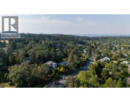 3656 Cadboro Bay Rd, Oak Bay, BC V8R5K8 Photo 50