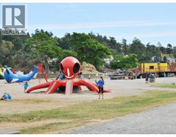3656 Cadboro Bay Rd, Oak Bay, BC V8R5K8 Photo 61