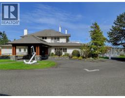 3656 Cadboro Bay Rd, Oak Bay, BC V8R5K8 Photo 66