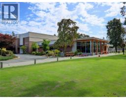 3656 Cadboro Bay Rd, Oak Bay, BC V8R5K8 Photo 70