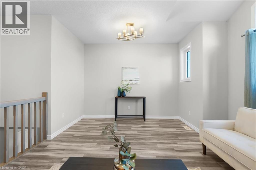 109 LINKS Crescent - Image 21