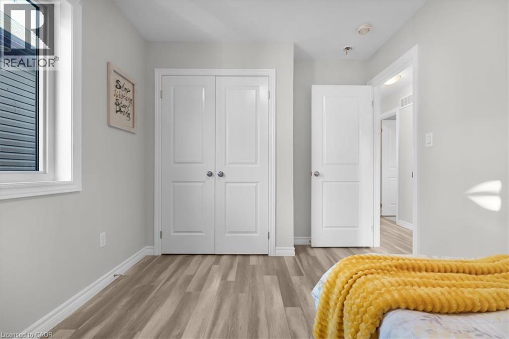 109 LINKS Crescent - Image 31
