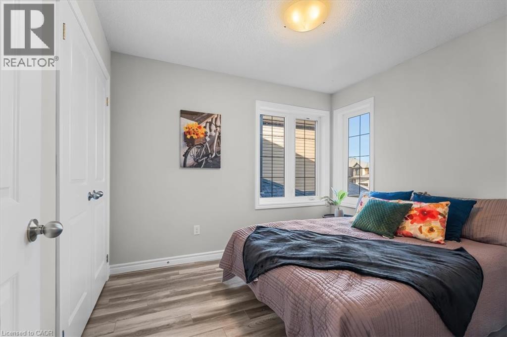 109 LINKS Crescent - Image 33