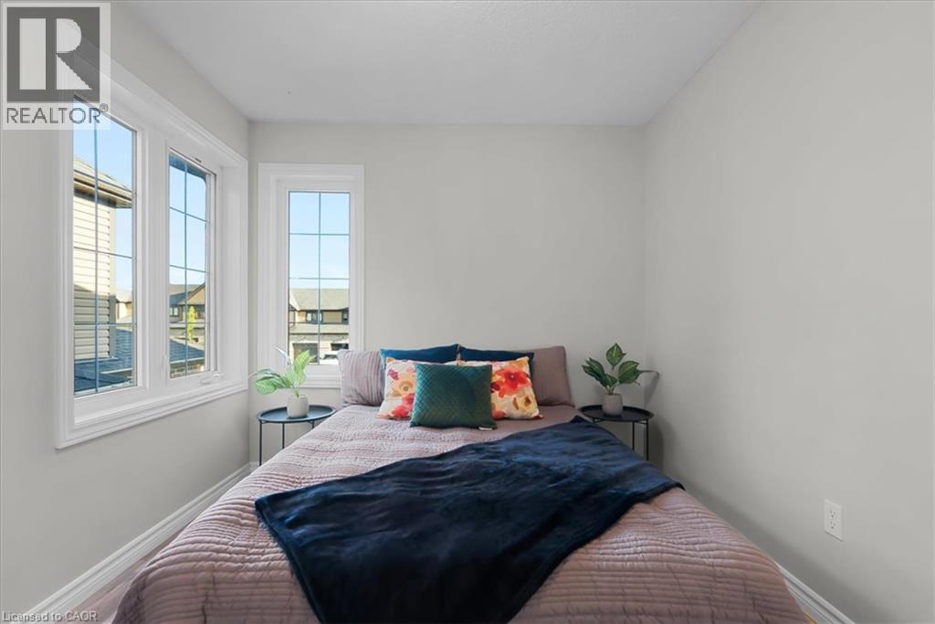 109 LINKS Crescent - Image 34