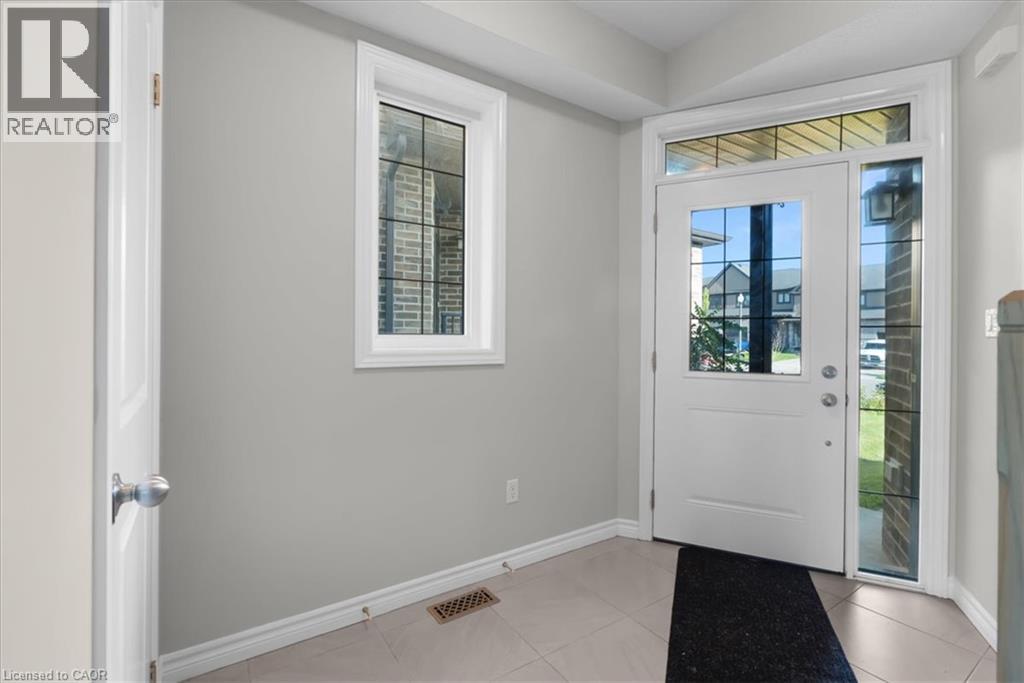 109 LINKS Crescent - Image 4