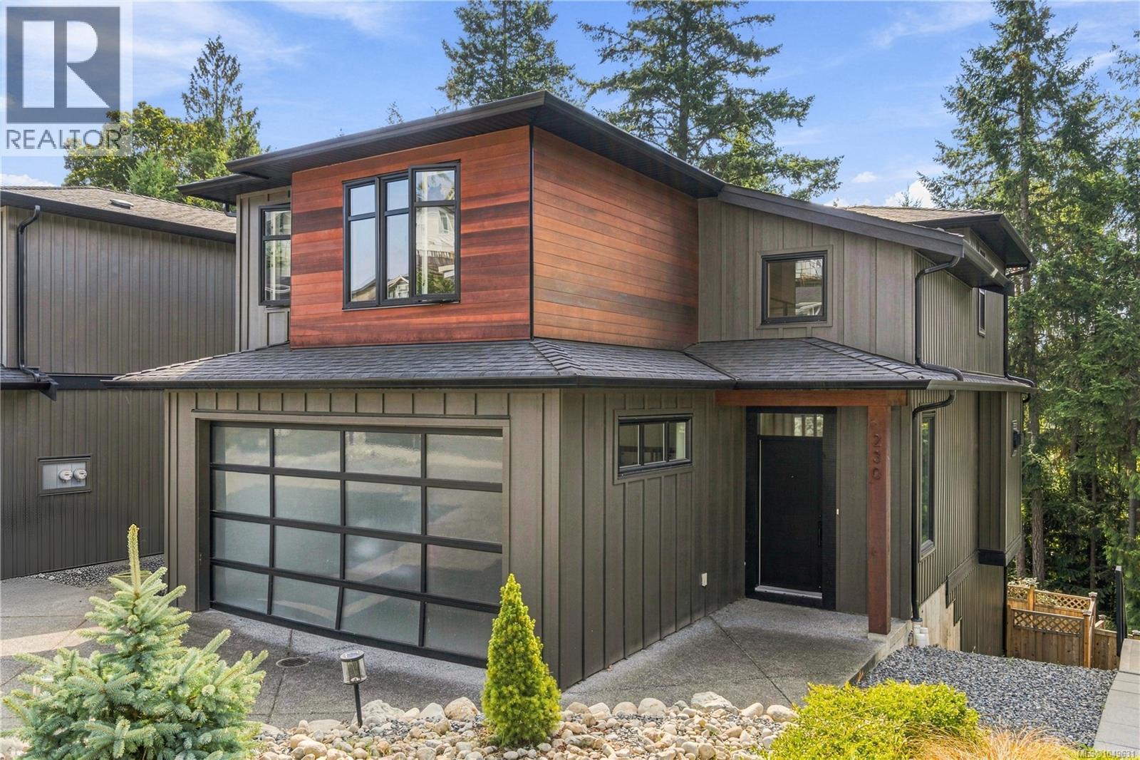 230 Golden Oaks Cres - 1