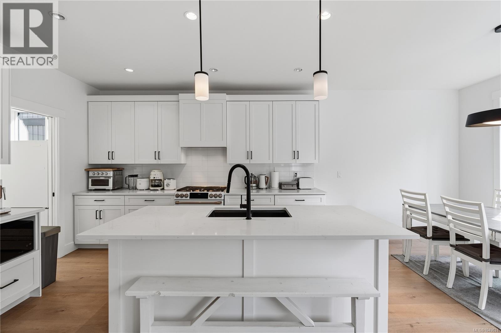 230 Golden Oaks Cres - 13