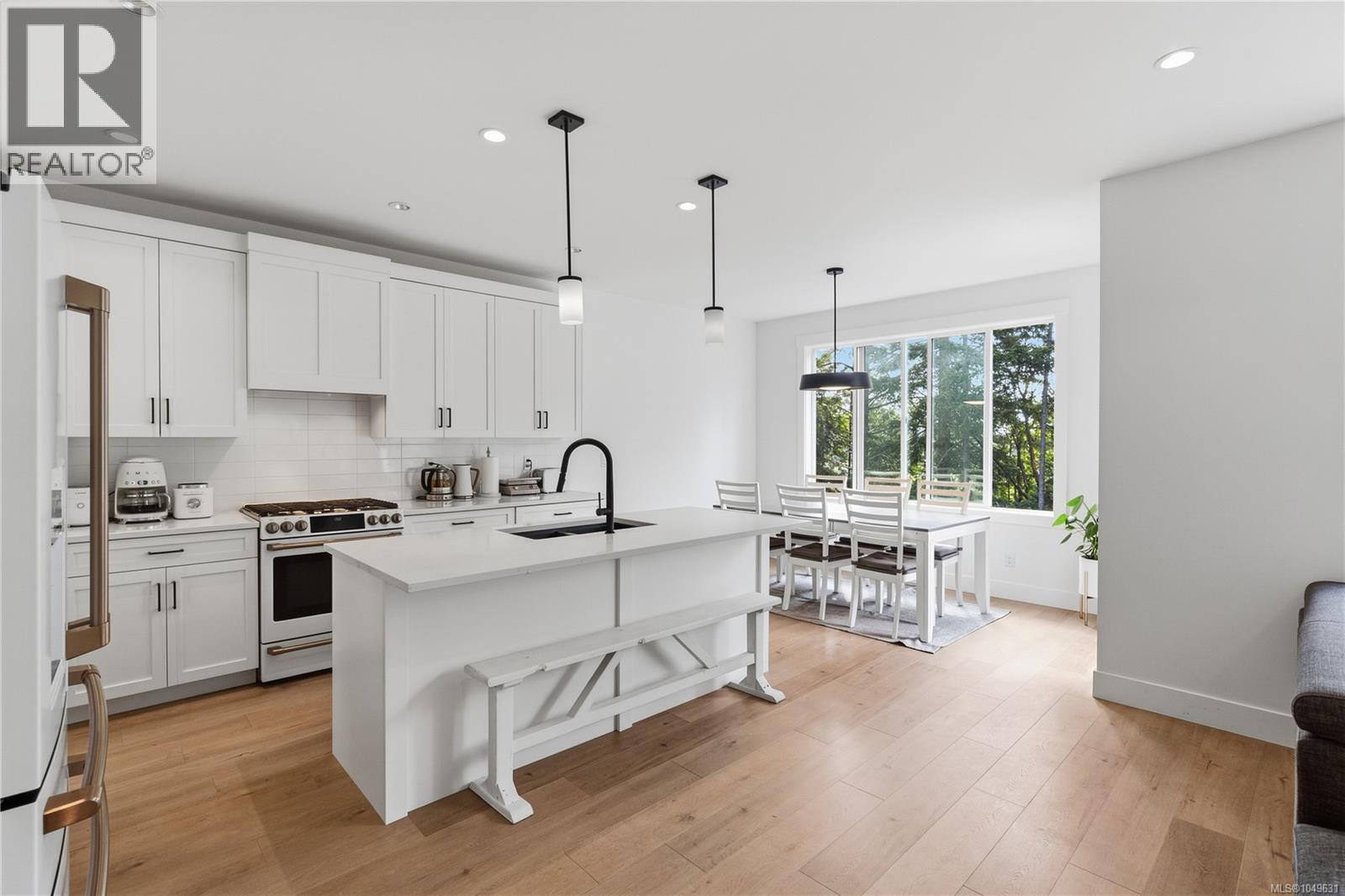 230 Golden Oaks Cres - Image 12