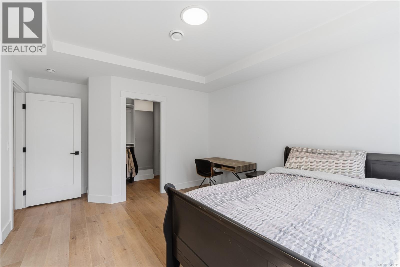 230 Golden Oaks Cres - 19