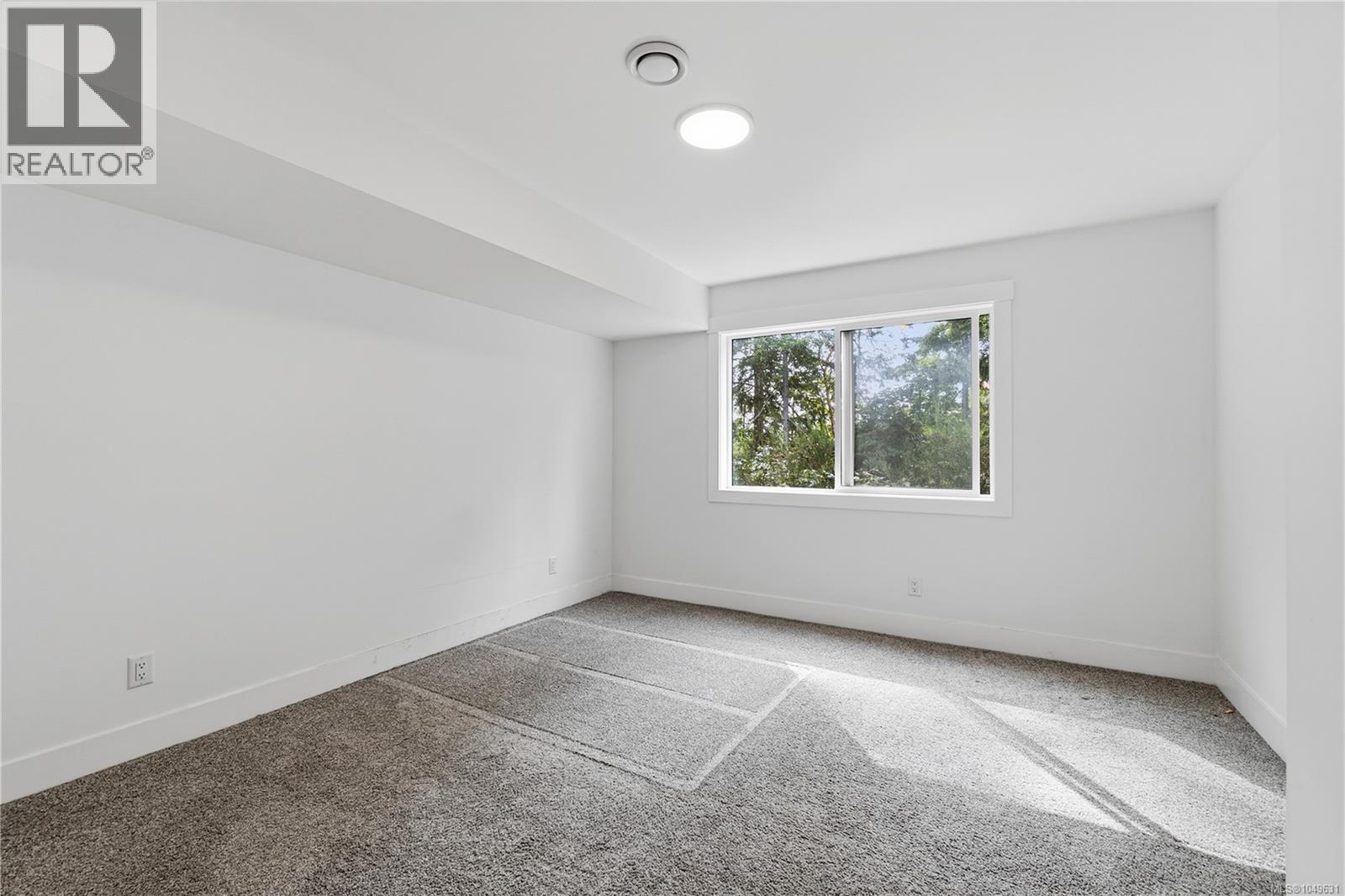 230 Golden Oaks Cres - Image 35