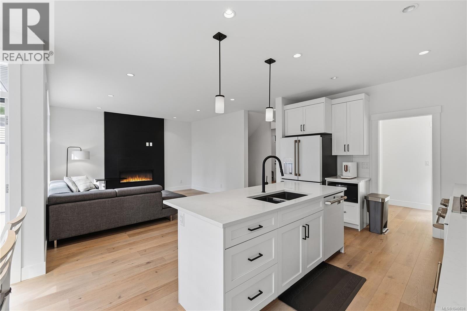 230 Golden Oaks Cres - 11
