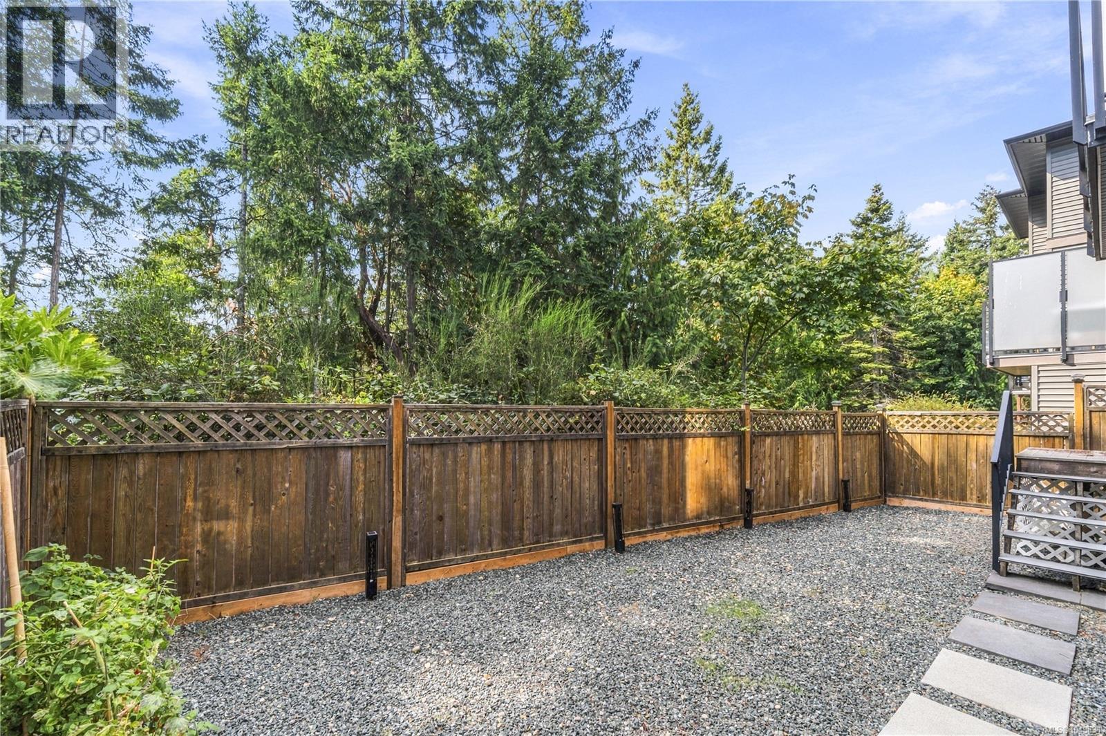 230 Golden Oaks Cres - Image 31