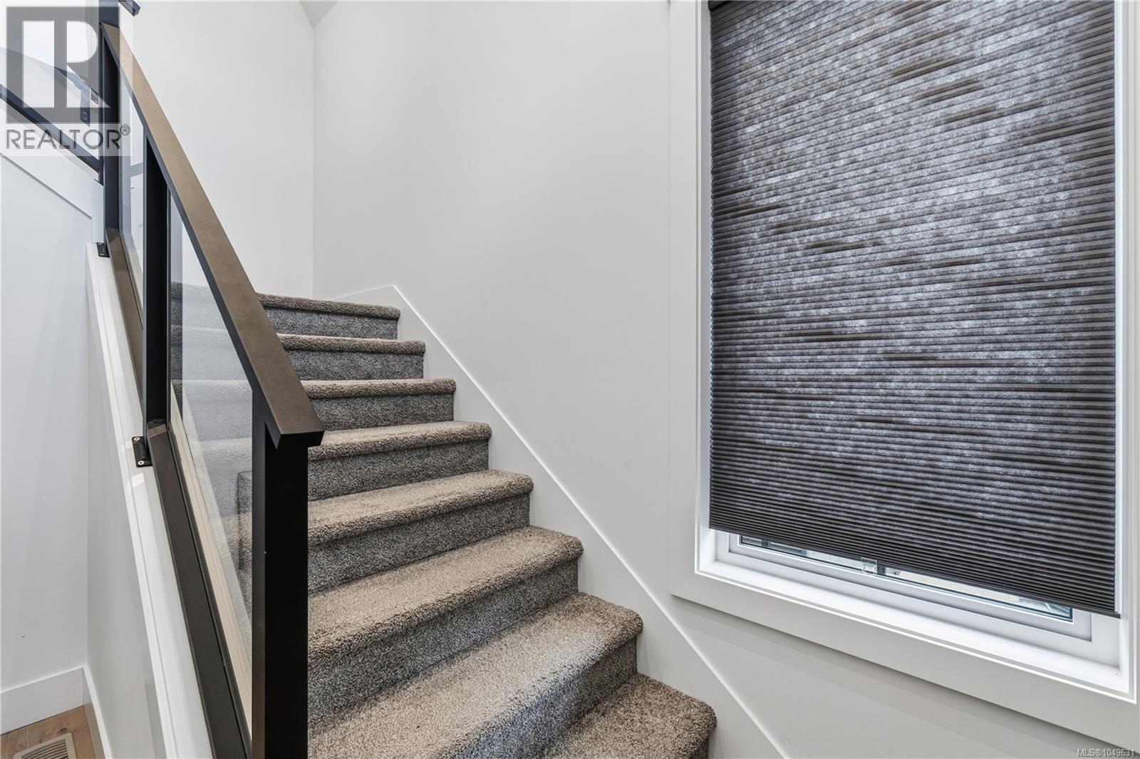 230 Golden Oaks Cres - 20