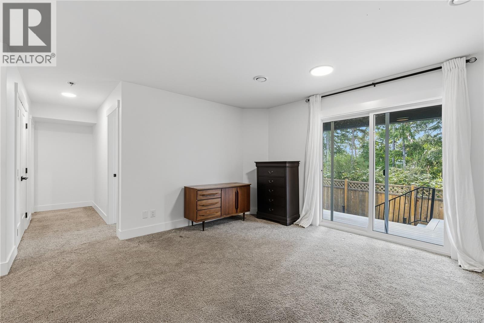 230 Golden Oaks Cres - 37