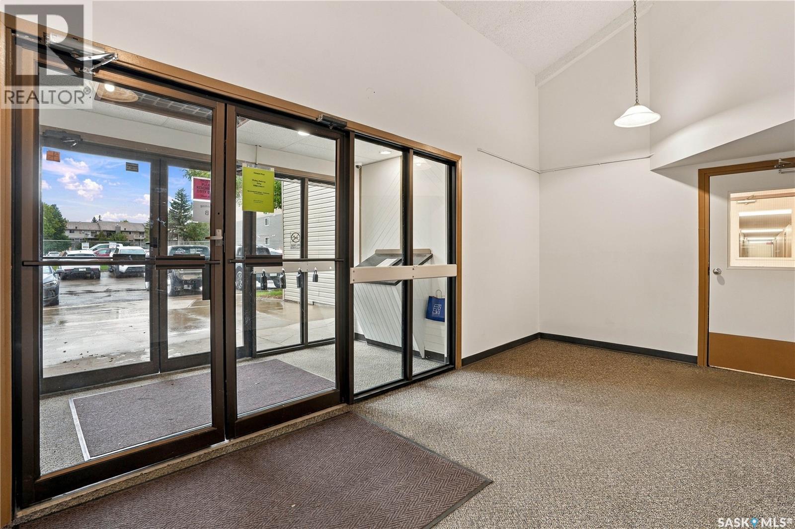 203B 4040 8th STREET E, Saskatoon — photo 4