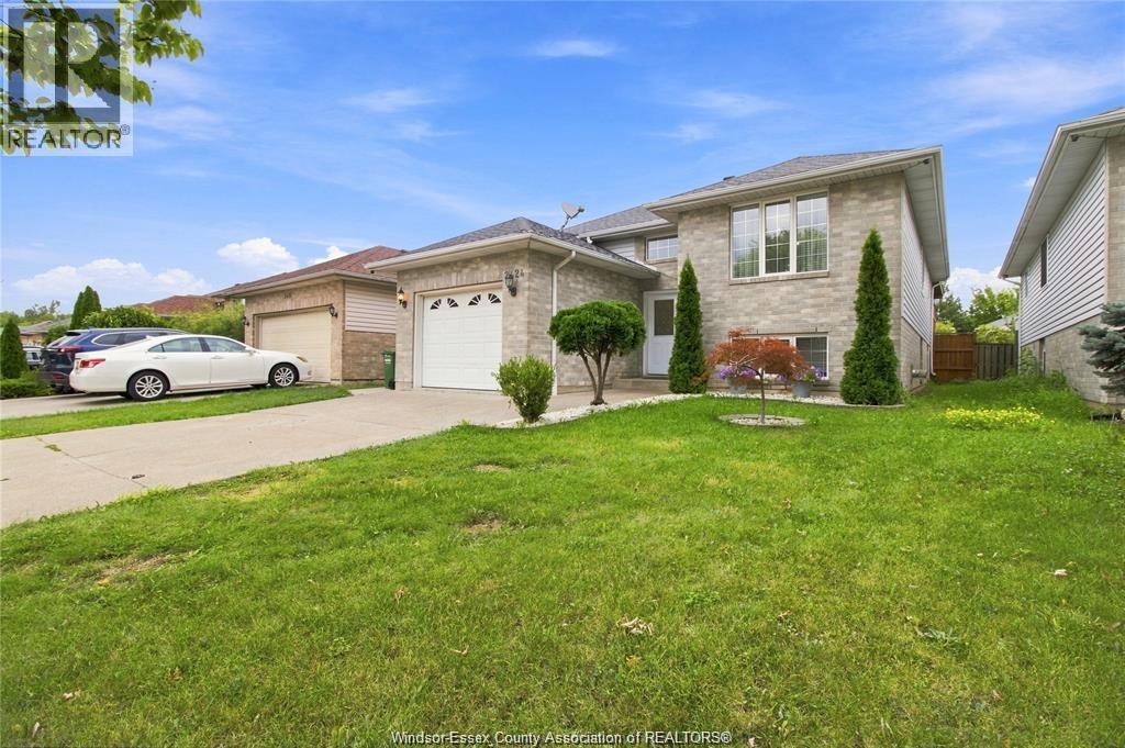 2424 TIMBERCREST AVENUE, Windsor