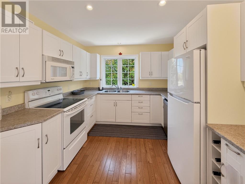 619 Lake Huron Drive, Spring Bay, Manitoulin Island — photo 9