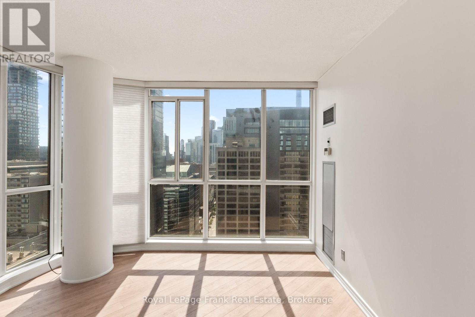 #2910 736 BAY STREET - 10