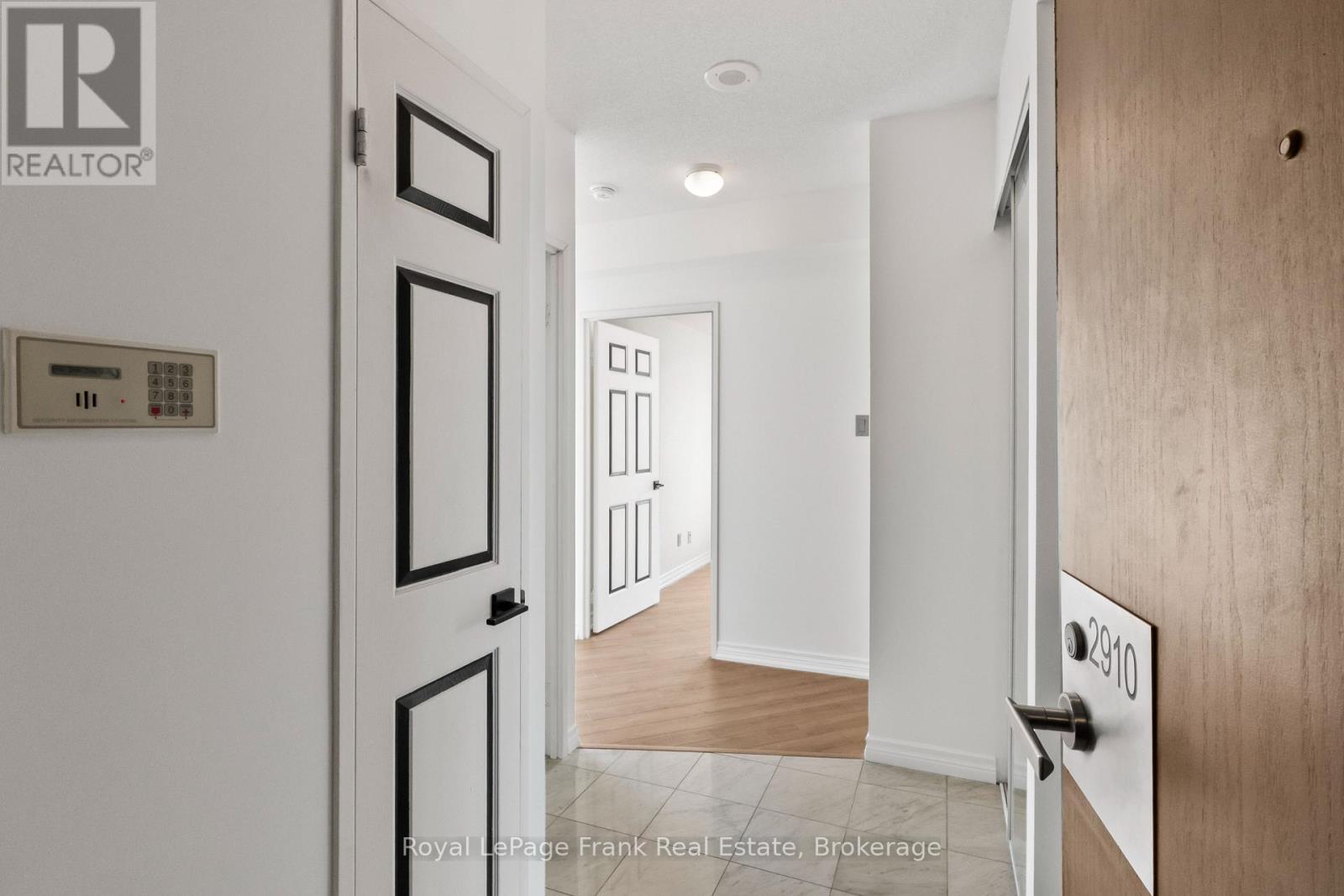 #2910 736 BAY STREET - 24