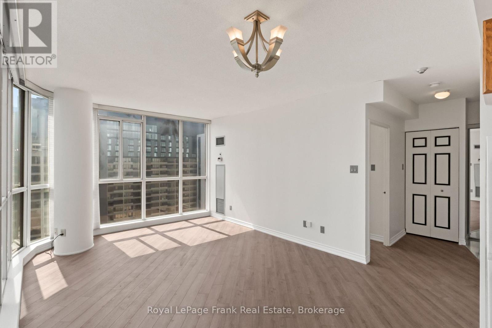 #2910 736 BAY STREET - 8