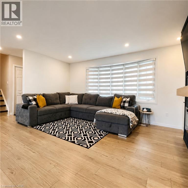 4 Bed, 2 Bath House for Rent in London – 456 BELVEDERE Avenue, London - Image 10