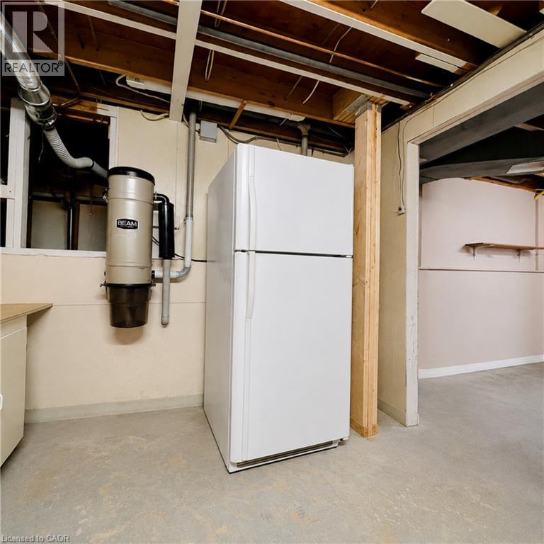 4 Bed, 2 Bath House for Rent in London – 456 BELVEDERE Avenue, London - Image 29