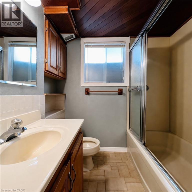 4 Bed, 2 Bath House for Rent in London – 456 BELVEDERE Avenue, London - Image 16