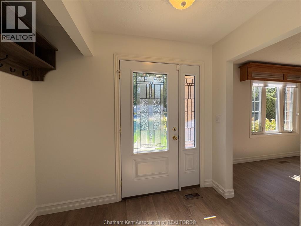 461 McNaughton AVENUE West, Chatham — photo 7