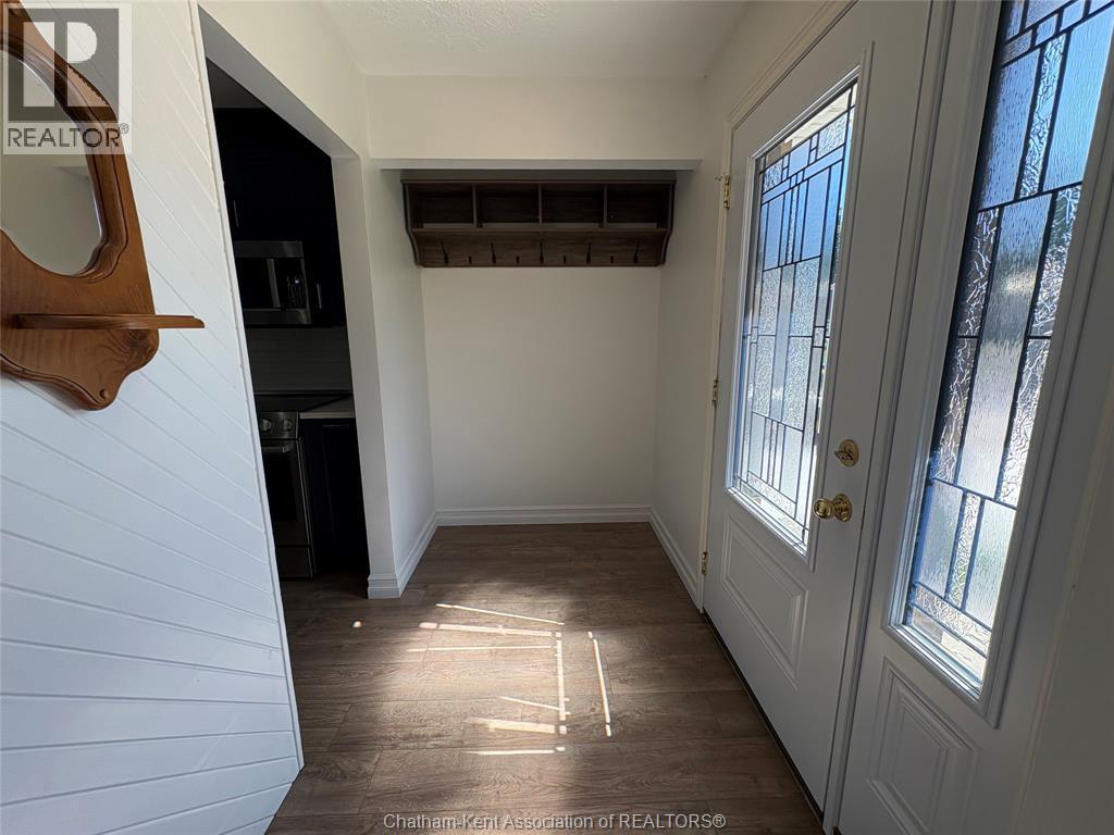 461 McNaughton AVENUE West, Chatham — photo 8