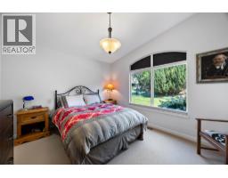 757 Rosewood Crescent, Kamloops, BC V2H1S3 Photo 11