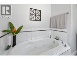 757 Rosewood Crescent, Kamloops, BC V2H1S3 Photo 13