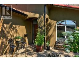 757 Rosewood Crescent, Kamloops, BC V2H1S3 Photo 8