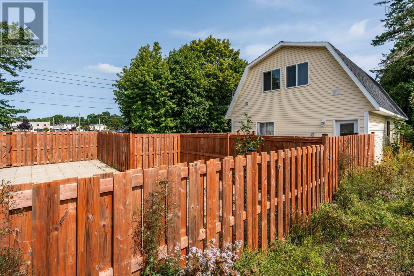1518/1520 Bridge Street - Image 25