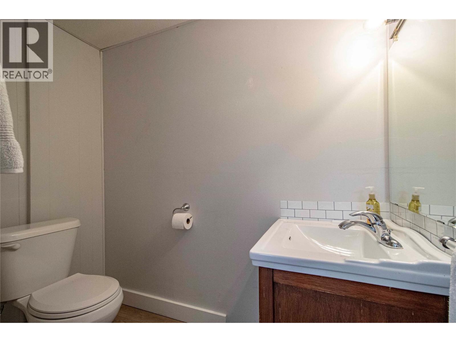1605 Carmi Avenue, Penticton