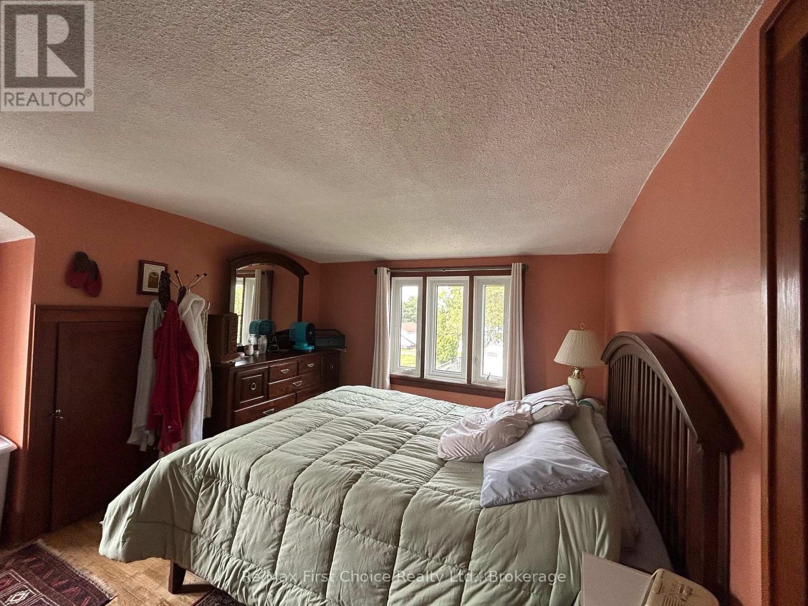 245 FRANCIS STREET W - 21