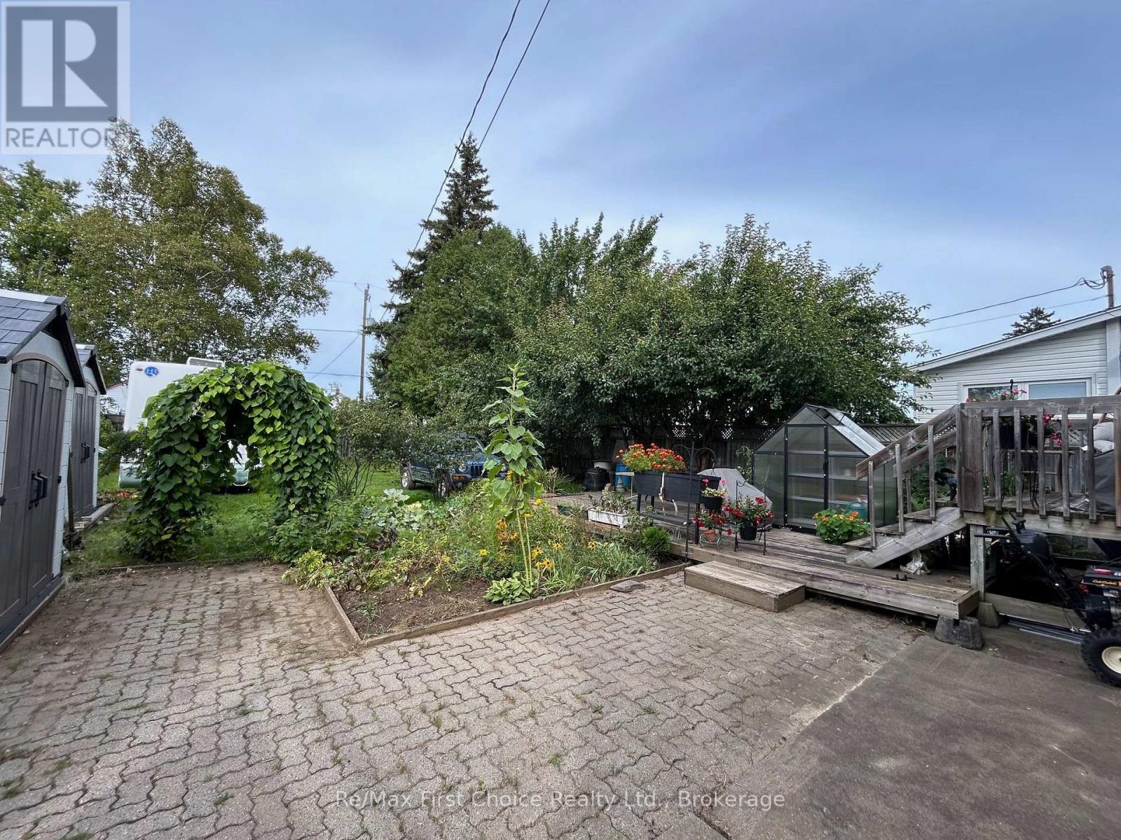 245 FRANCIS STREET W - 33