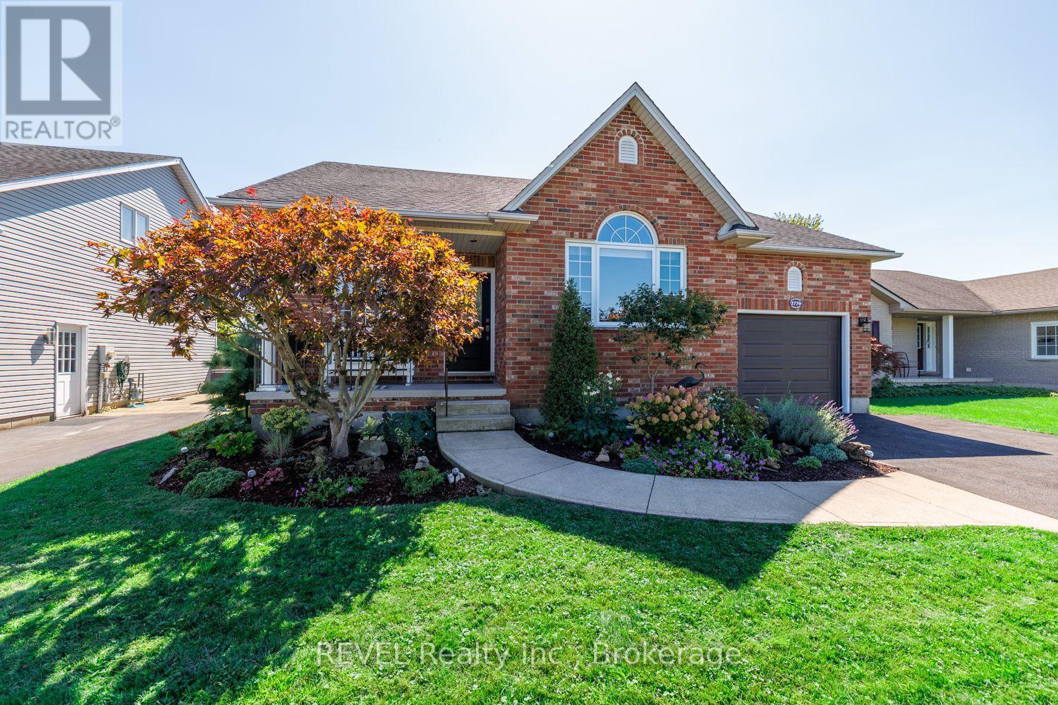 2779 BAKER ROAD, Fort Erie (Black Creek) — photo 3