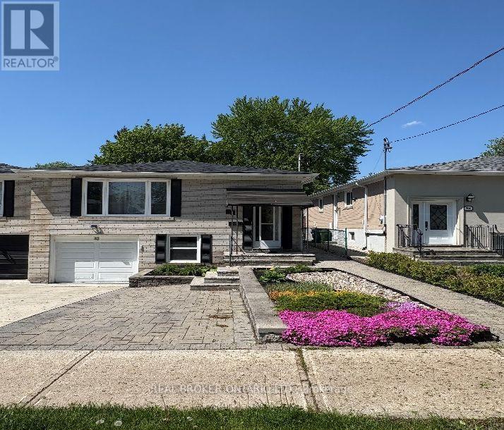 40 GREEN BUSH ROAD, Toronto (Newtonbrook West)