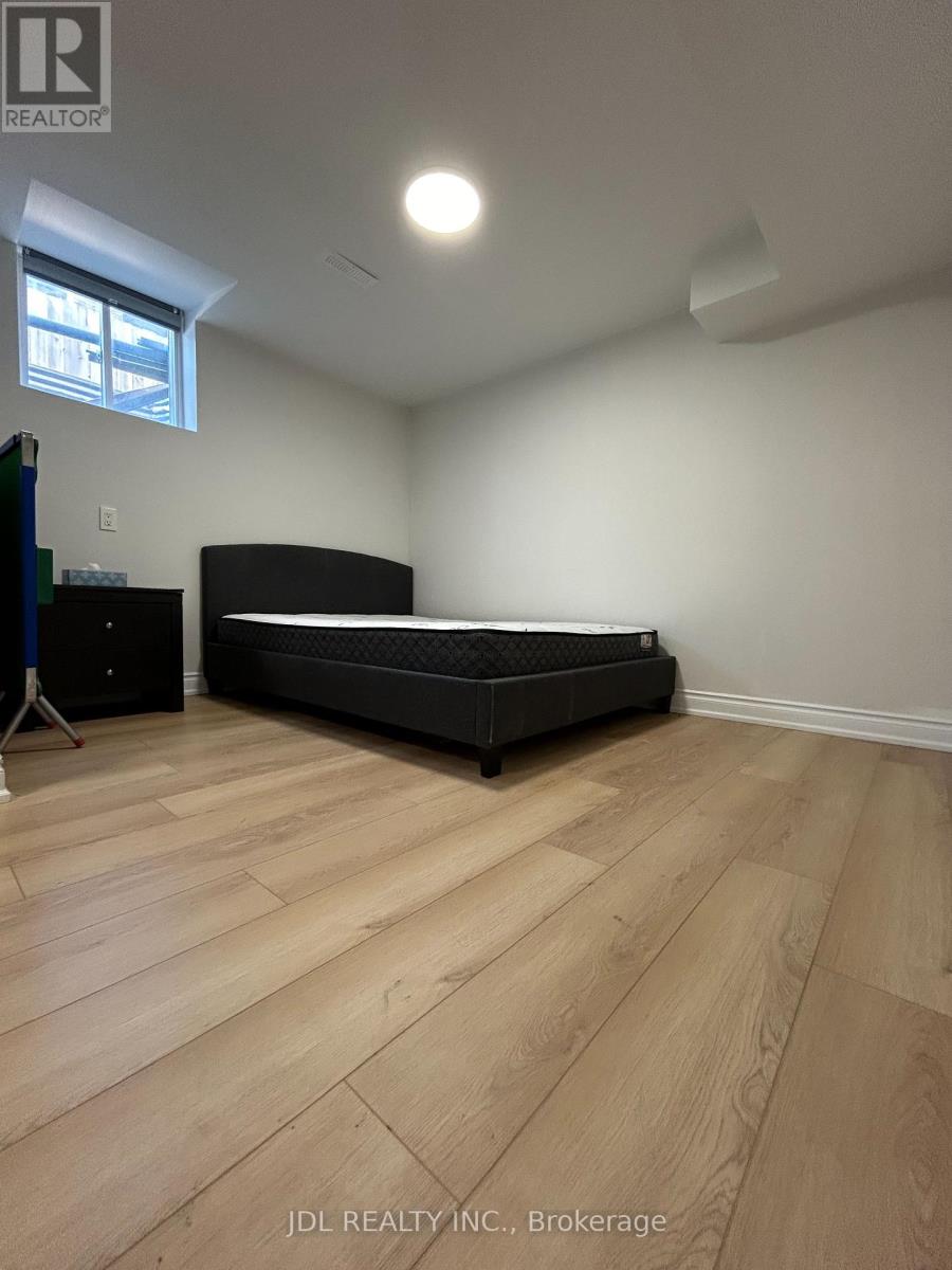 ENTIRE ONE-BEDROOM A BSMT - 91 BUSHMILLS SQ SQUARE, Toronto (Agincourt North) — photo 7