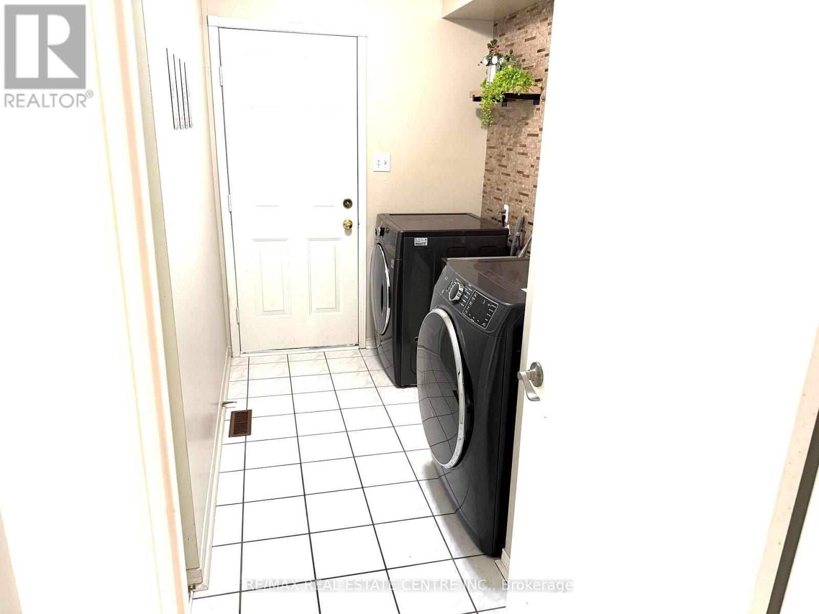 28 MCIVOR STREET, Whitby (Rolling Acres) — photo 8