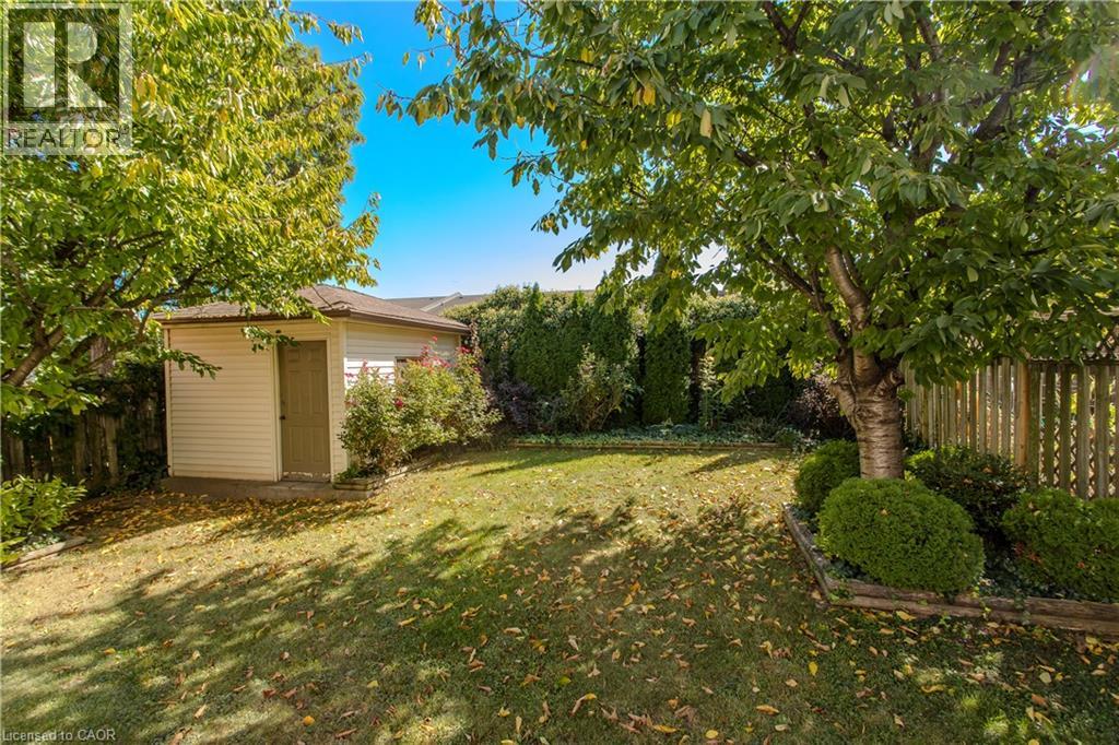 14 ELLINGTON Avenue, Stoney Creek — photo 3