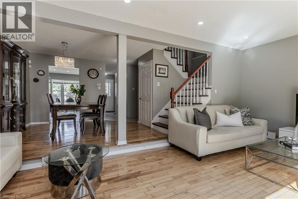 14 ELLINGTON Avenue, Stoney Creek — photo 7