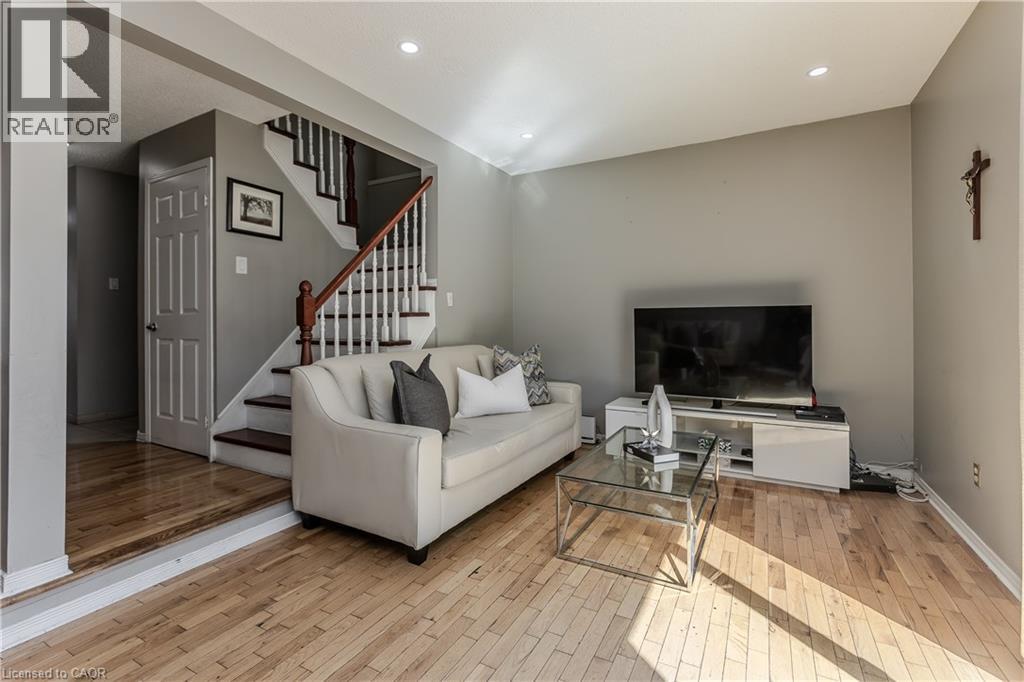 14 ELLINGTON Avenue, Stoney Creek — photo 8