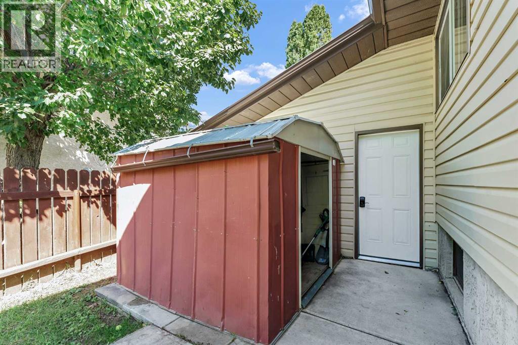 339 Ross Glen Drive SE - 42