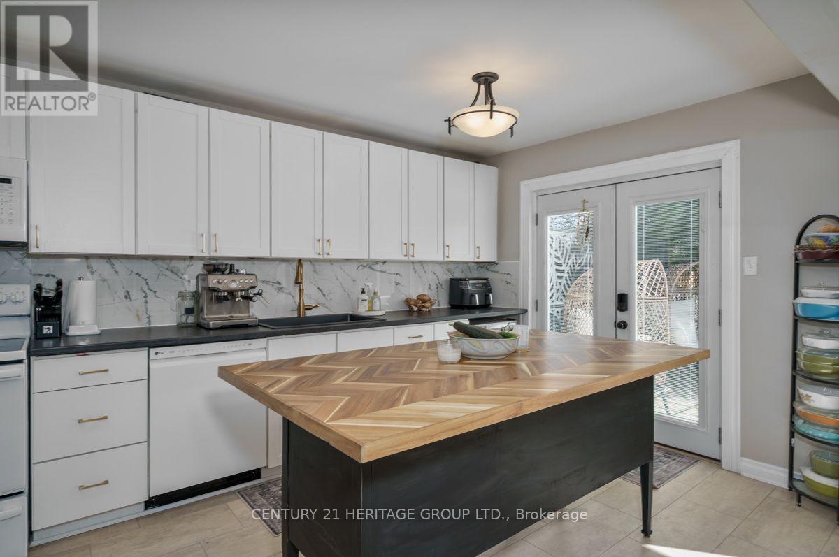 1919 APPLEWOOD AVENUE - 10